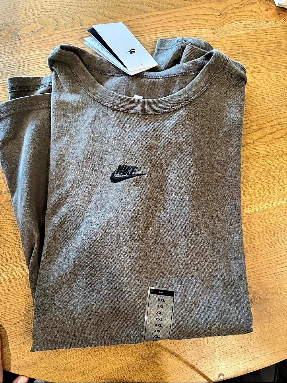 Nike Sportswear Premium Essentials T-Shirt Tee Brown XL NWT - Picture 1 of 2